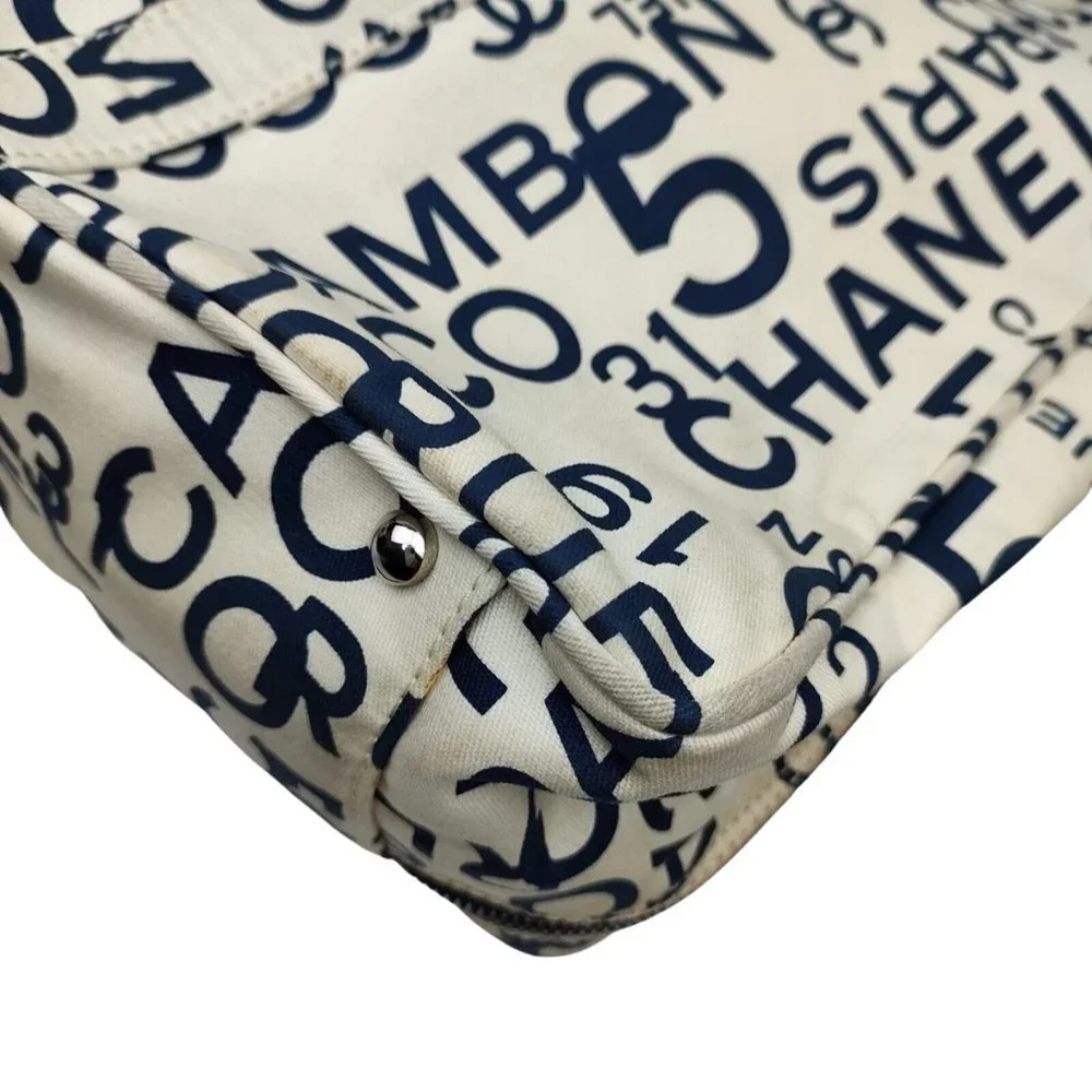 Authentic CHANEL Rue Cambon Travel Bag Vintage White & Navy Canvas - Picture 5 of 11